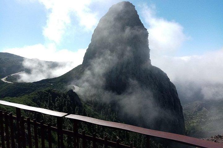 テネリフェ島からゴメラ島への終日ガイド付きツアー