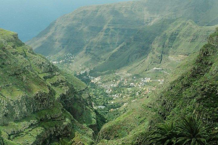テネリフェ島からゴメラ島への終日ガイド付きツアー