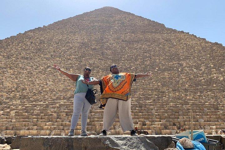 エジプト博物館、ギザピラミッド、カイロ城塞1日観光