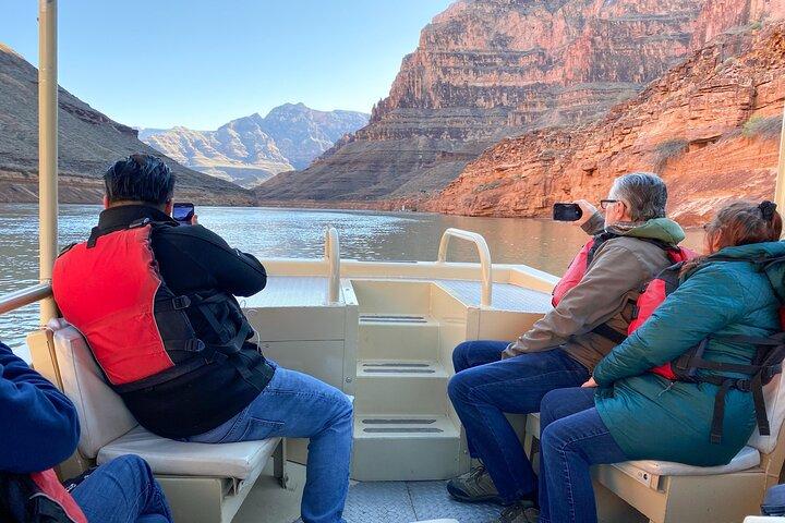 Tour in elicottero del Grand Canyon West con giro in barca e pass di ingresso opzionale