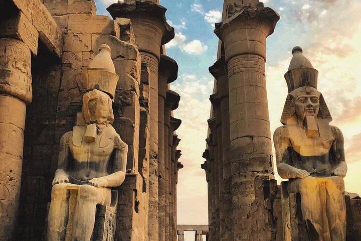 Excursão privada de um dia às margens leste e oeste de luxor de hurghada em veículo particular