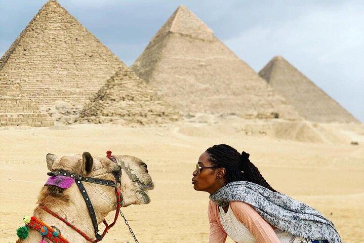 Tour di un giorno da Sharm el Sheikh alle piramidi di Giza e al museo egizio in aereo