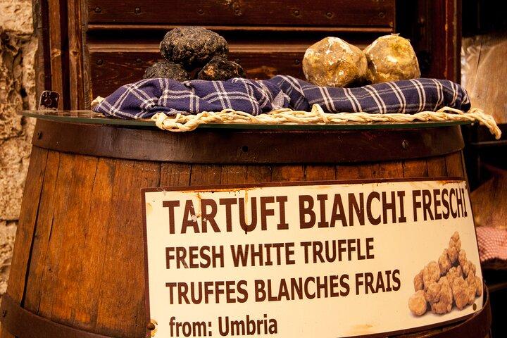 Private Walking Tour in Gubbio with Tasting