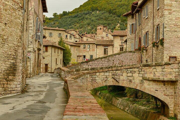Private Walking Tour in Gubbio with Tasting