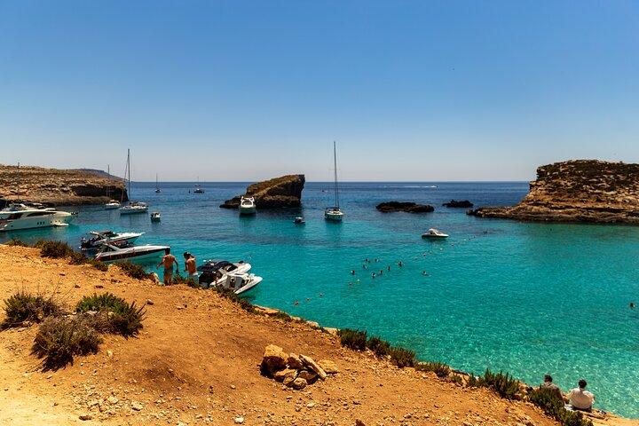 Gozo con autobus tra cui Blue Lagoon Comino e grotte marine