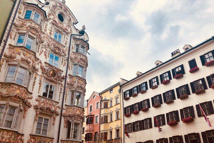 Tour autoguidato di 1 ora e mezza di Innsbruck: storie emozionanti, luoghi fotografici e dessert