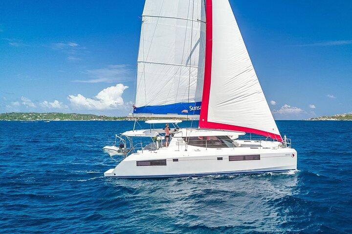 Croisière privée d'une journée sur un catamaran à Nikiti