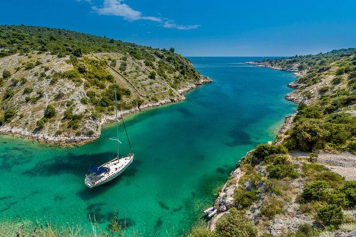 Expérience de navigation privée d'une journée à Nikiti