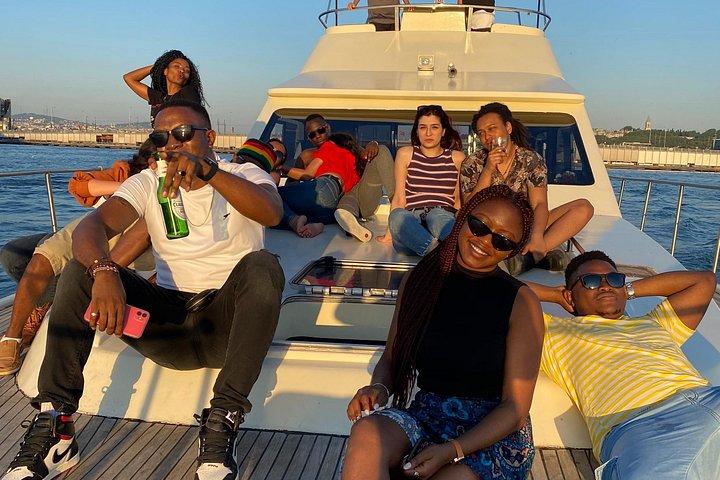 Bosphorus Sunset Yacht Cruise with Snacks & Live Guide