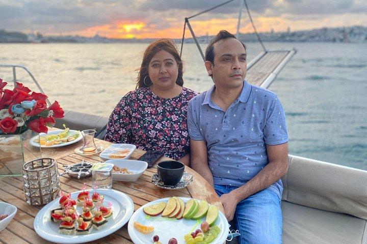 Bosphorus Sunset Yacht Cruise with Snacks & Live Guide