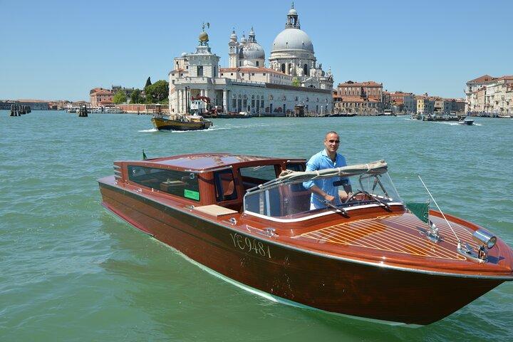 Tour 1 HRS Gran Canal com barco de luxo