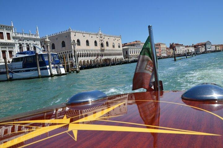 Tour 1 HRS Gran Canal com barco de luxo