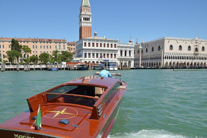 Tour 1 HRS Gran Canal con Barco de Lujo