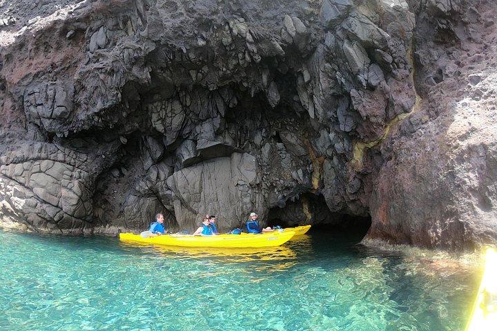 Serenity Kayak : シュノーケリングとピクニックを伴う海の洞窟カヤック旅行
