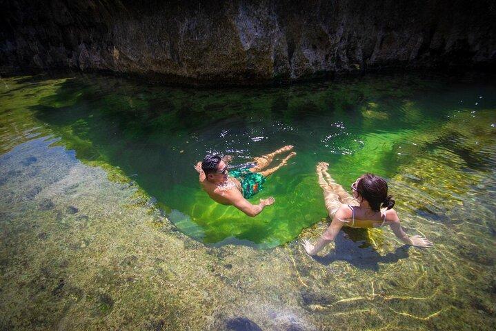 Día completo en la playa privada de Kelingking en Nusa Penida, incluida lancha rápida