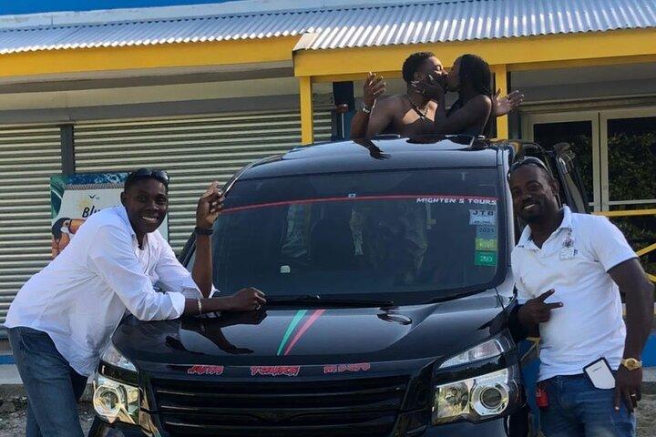 Traslados do aeroporto para acomodação de ida e volta em Montego Bay
