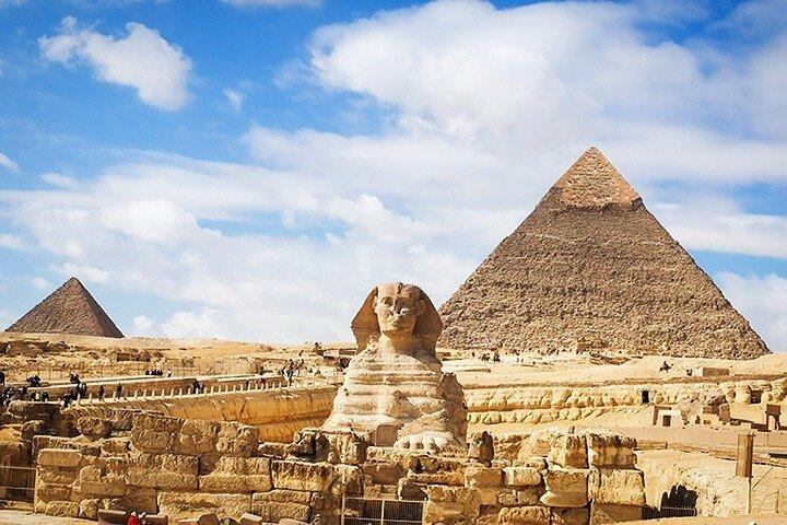 Giza Pyramids, Sphinx & Egyptian Museum Private Tour