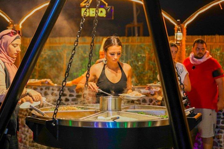 ドバイプレミアムデザートサファリBBQディナー＆VIPキャンプ体験付