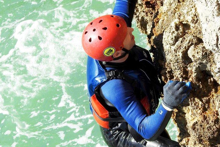 CLIFF JUMPING-tour - Coasteering in Albufeira