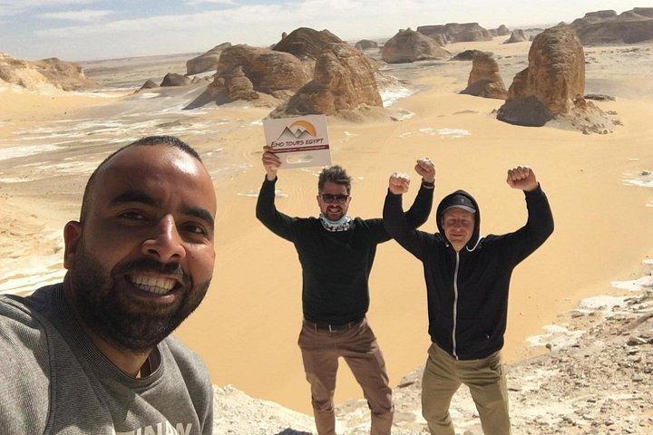 カイロとギザからの白砂漠と黒砂漠への 2 日間のキャンプ旅行