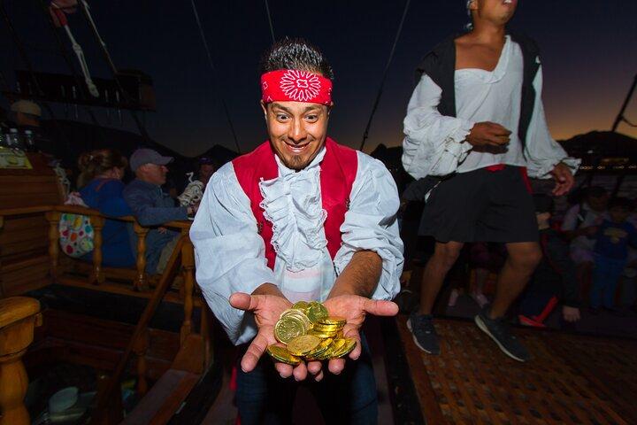 Piratenschiff: Abendessen bei Sonnenuntergang mit Show in Los Cabos
