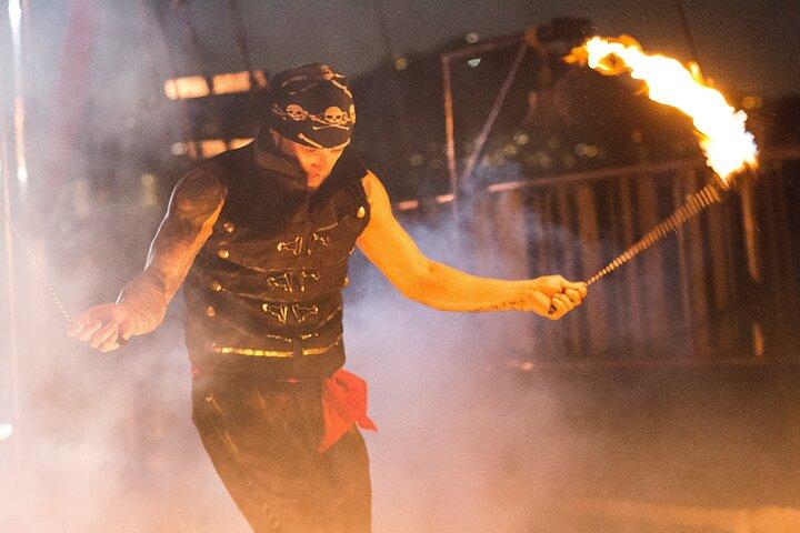 Piratenschiff: Abendessen bei Sonnenuntergang mit Show in Los Cabos