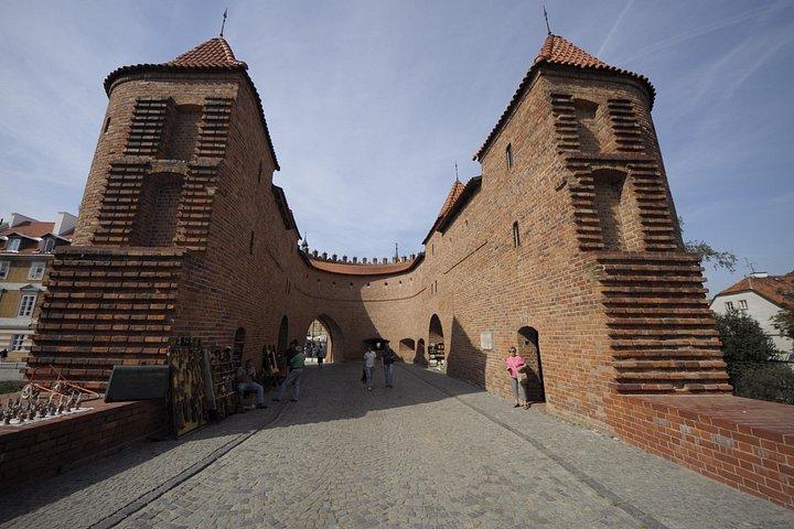 ワルシャワ旧市街 inc.Royal Castle+Polish Vodka Museum: SMALL GROUP /inc.選び出す/