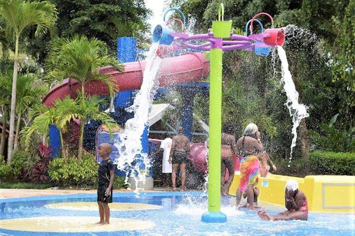 Dunn's River Falls og Ocho Rios Shopping Tour fra Montego Bay Hotels
