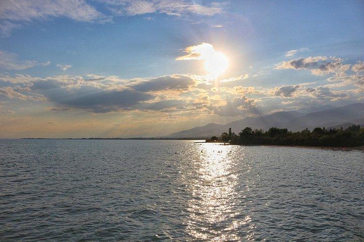 1日で巨大で息をのむようなイシク・クル湖