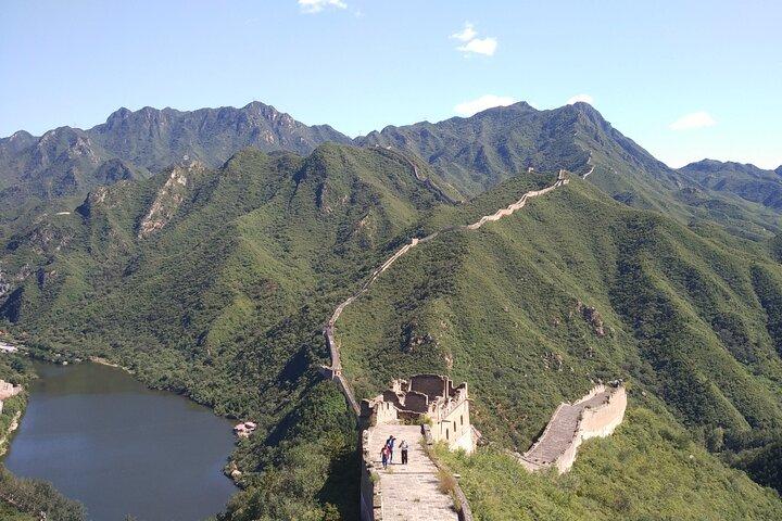 Beijing Badaling Wildlife Park & Juyongguan Great Wall Private Tour