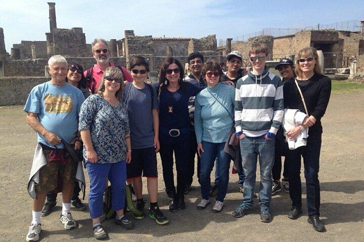 Excursion d'une journée à Pompéi au départ de Naples avec billets coupe-file et Guide