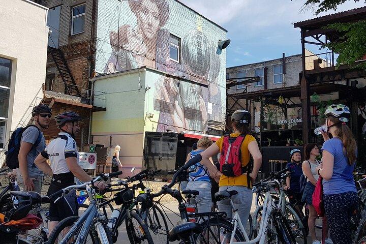 オルタナティブなビリニュスのプライベート自転車ツアー