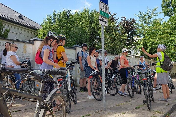 オルタナティブなビリニュスのプライベート自転車ツアー