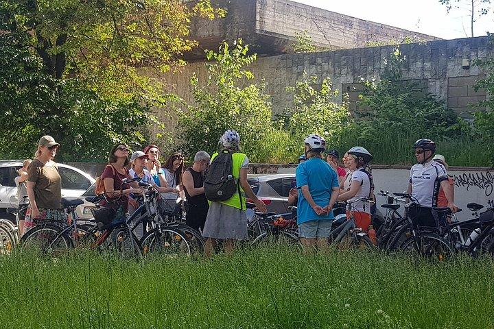 オルタナティブなビリニュスのプライベート自転車ツアー