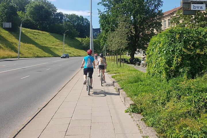 オルタナティブなビリニュスのプライベート自転車ツアー