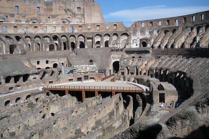 ドライバーと一緒にローマのプライベートツアーを発見 - 3時間