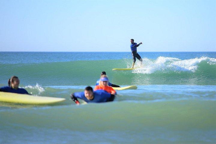 Albufeira: Beginner Surf Lesson at Galé Beach