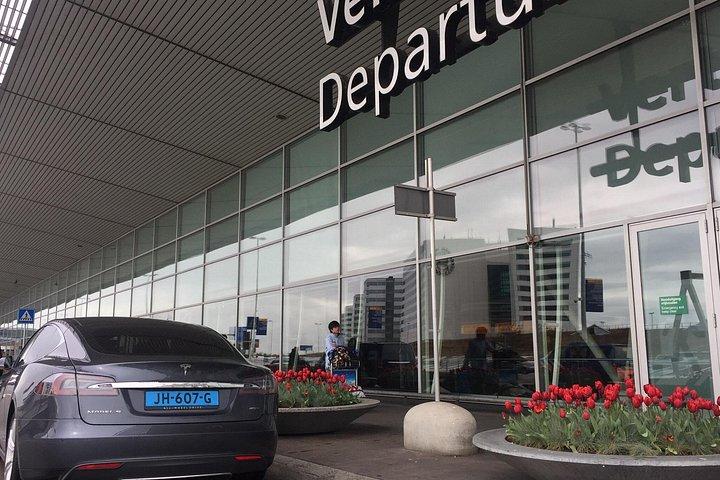デン・ハーグからスキポール空港へのプレミアム電気送迎