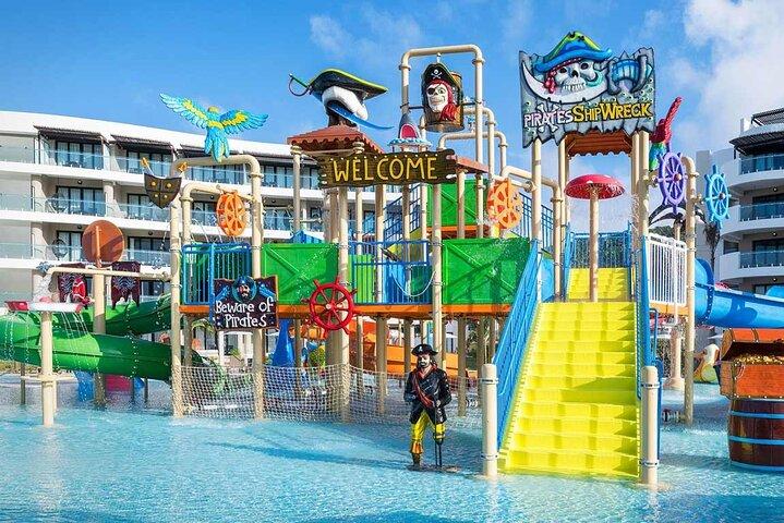 モンテゴベイ空港タクシーでオーシャンコーラルスプリングまたはエデンベイへ