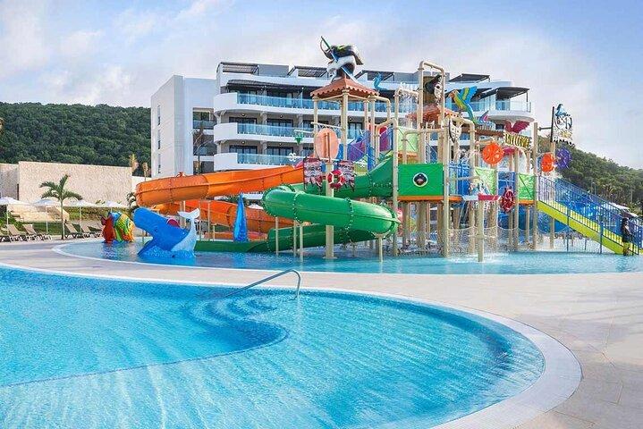 モンテゴベイ空港タクシーでオーシャンコーラルスプリングまたはエデンベイへ