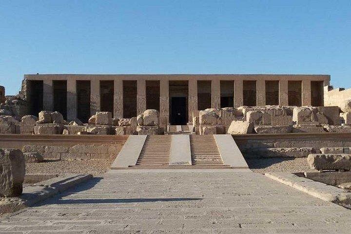 ルクソールからのフェルッカとデンダラとアビドス寺院へのプライベートガイド付き日帰り旅行
