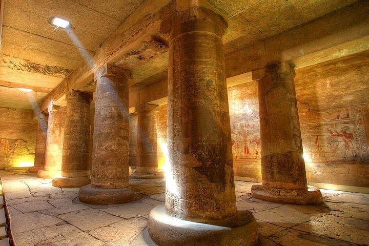 ルクソールからのフェルッカとデンダラとアビドス寺院へのプライベートガイド付き日帰り旅行