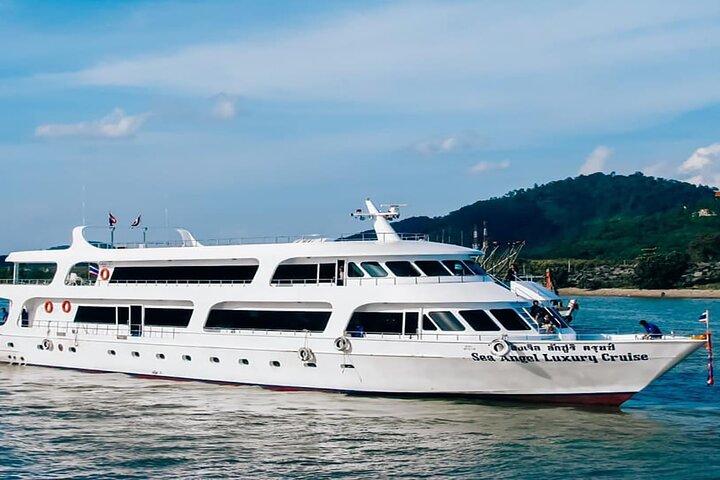 Da Phuket alle isole Phi Phi in crociera con pranzo e snorkeling