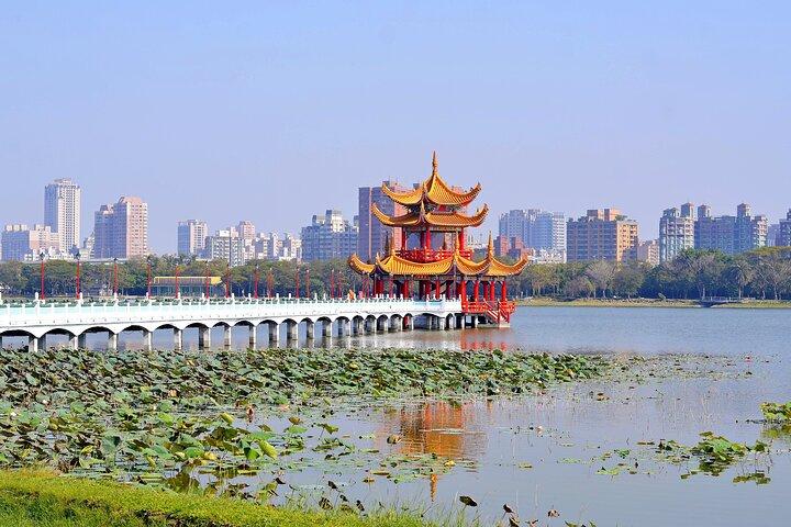 Tour privado a pie por Kaohsiung con un local