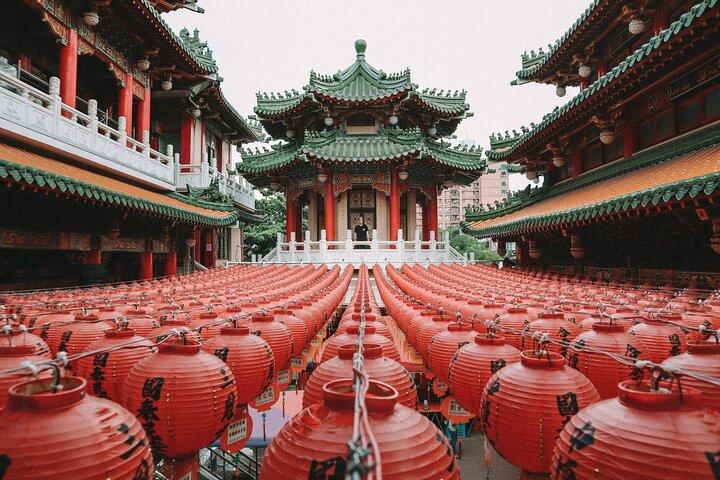 Tour privado a pie por Kaohsiung con un local