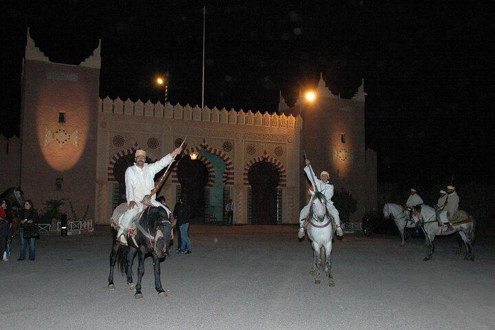 Cena e spettacolo marocchini al ristorante Fantasia di Marrakech