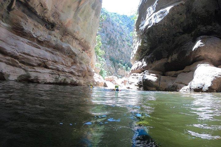 Private canyoning adventure in the Buitreras Canyon