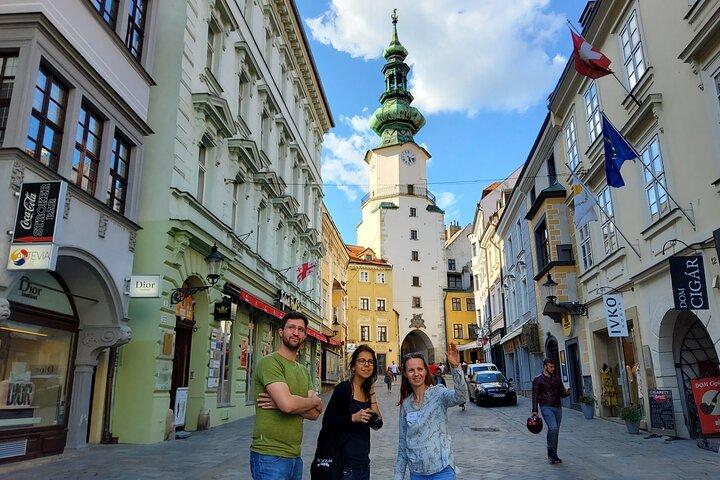 Excursão privada pela cidade e castelo de Bratislava com minivan