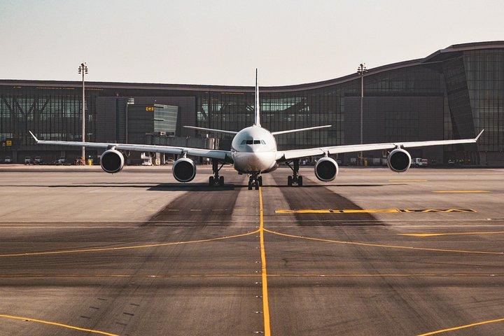 バカラルからチェトゥマル空港 - 英語を話すドライバーによるプライベート送迎