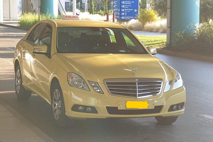 リビエラ（Vouliagmeni-Varkiza-Glyfada）への/からの片道プライベートトランスファー空港